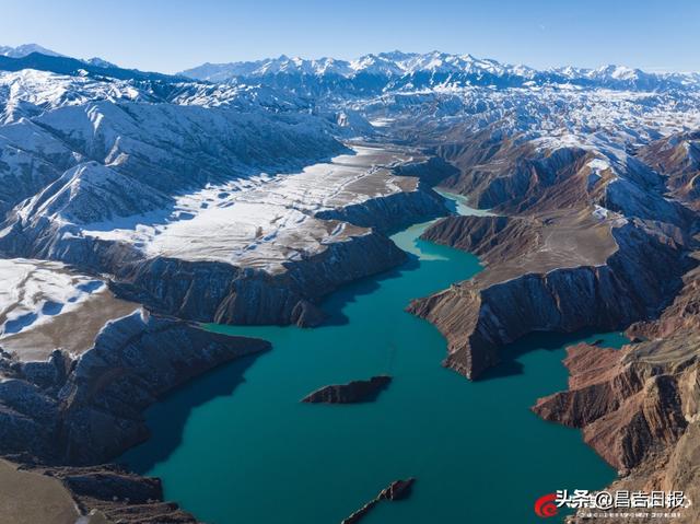 雪落肯斯瓦特！玛纳斯这片“水墨秘境”美到窒息