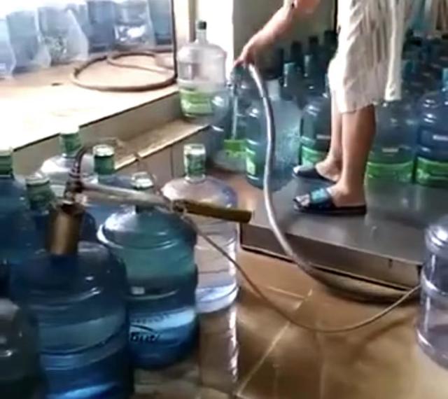 放桶装水的“饮水机”，为什么很少见了？网友：沦为时代的眼泪