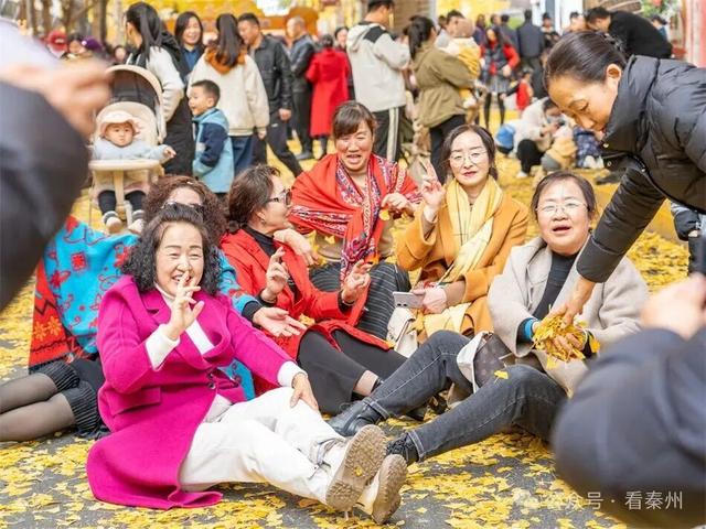 比人山人海还火爆的场面！就在天水“黄金大道”…