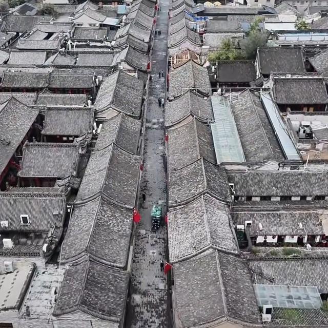 我是上海人，逛平遥古城遇反差，冷门角落藏宝贝，热门窟挤难看清