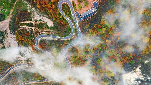 美到窒息！太行一号旅游公路铺开秋日油画长卷