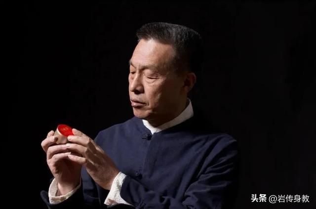 12位首批国非遗武夷岩茶制作技艺传承人