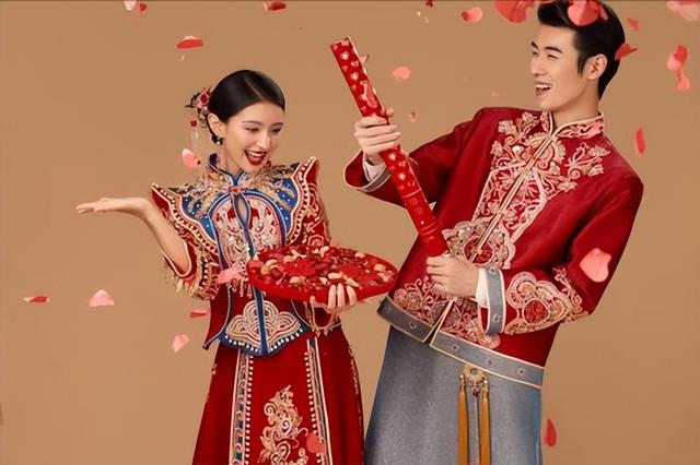 婚纱照成"素材包"贱卖，新人私密照遭泄露，平台审核去哪了