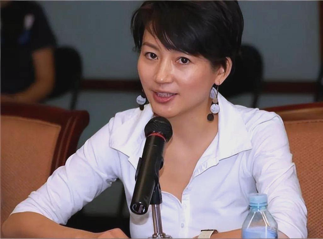 善恶终有报，57岁央视女主持王小丫	，原来早已经走上另一条大路