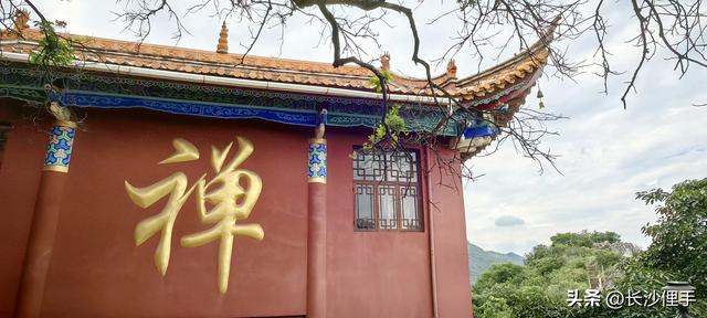 笔架山下湖光平静的抚仙湖