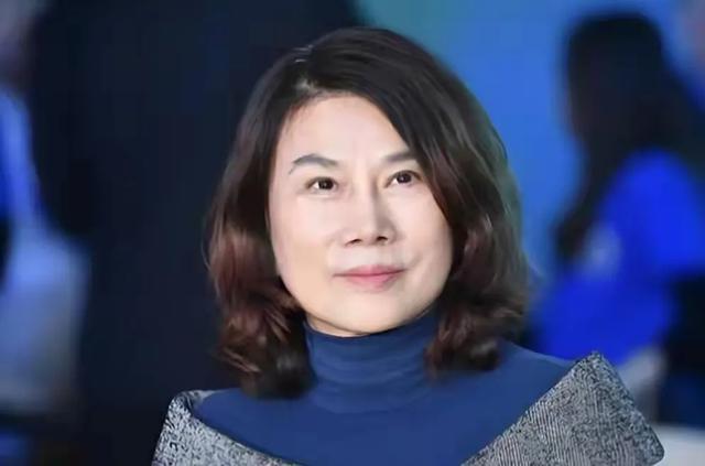 24小时两度改名！从格力电器到 董明珠健康家 71岁的董明珠很焦虑
