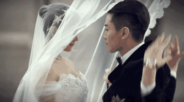 离婚9个月后，38岁陈晓再次官宣喜讯，活成陈妍希高攀不起的存在