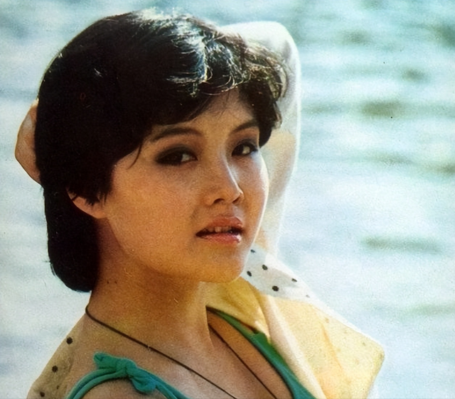 她11岁被导演看中，与名导同居多年被抛弃，如今复出却无人问津