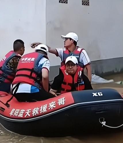 贪污上亿、假慈善？被实名举报的韩红，如今连坐椅子都成了“错”