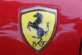 什么牌子的车的车标是马的形状？图片