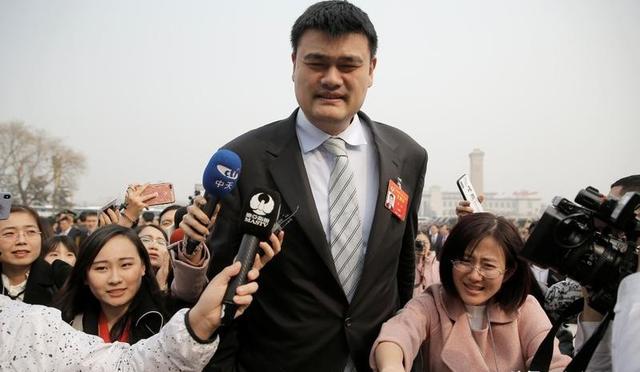 4亿换一个梦，“辞职”篮协主席的姚明，已经走上了另一条路