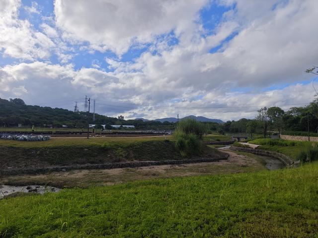 西丽湖绿道，慢慢骑慢慢地欣赏。