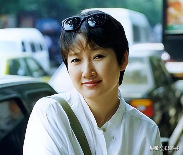 事实证明，和王刚离婚24年的成方圆，已经变成了他高攀不起的样子