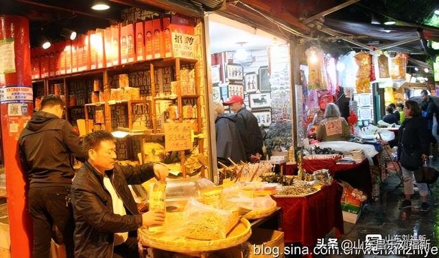 秋雨中的“西安回民街”街市（“陕西之旅”之六）