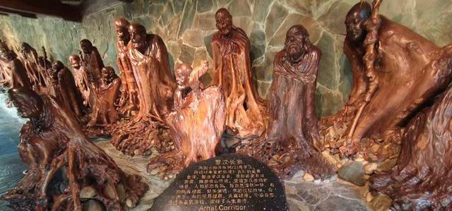 参观根宫佛国博物馆