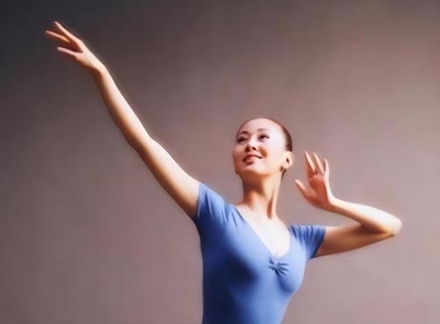 中国第一“裸模”汤加丽：走红后丈夫抛弃、父亲嫌丢脸	，后来怎样