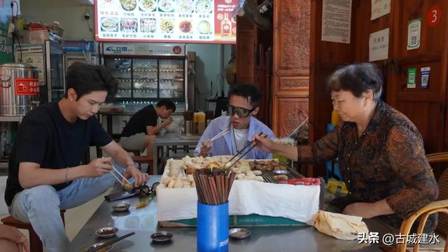 媒体达人畅游古城 沉浸式感受千年文化魅力