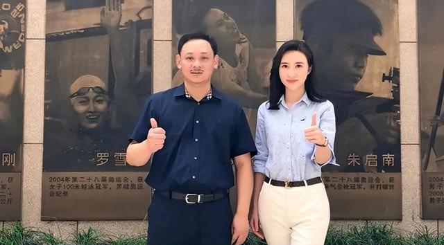 举重冠军占旭刚：退役娶貌美娇妻，带出奥运冠军徒弟，现官至副厅