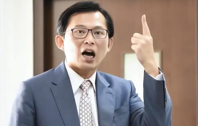 在中日关系敏感时期，他竟然率团赴日访问	，为了刷存在感毫无底线