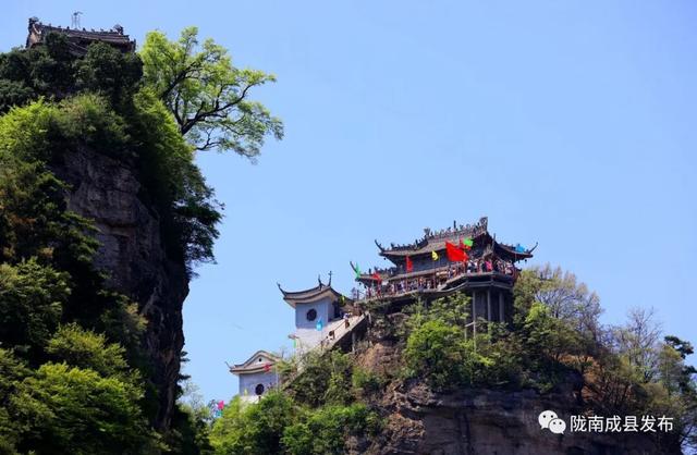 秋染鸡峰山