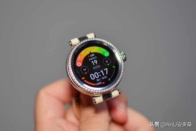 将要收假，一个通透的手表，荣耀亲选 SAGA 智能手表2 璀璨版