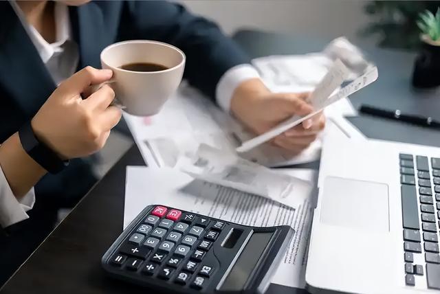 企业管理关键：平衡财务逻辑与会计人设的双面智慧