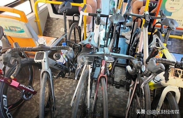 公交+骑行 深圳巴士化身“骑行摆渡人” ！