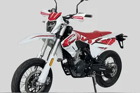 12月125CC新车速览，铃木UY、UE要升级，还有两辆125水冷摩托车图片