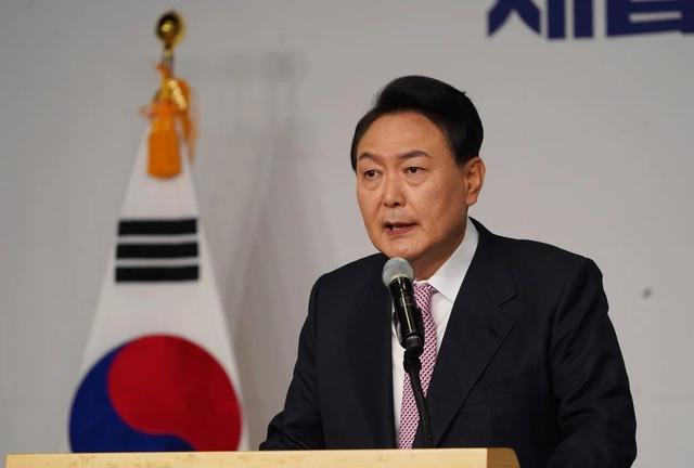 李在明天塌了，不来中国参加九三阅兵，刚抵达美国，却遭当头一棒