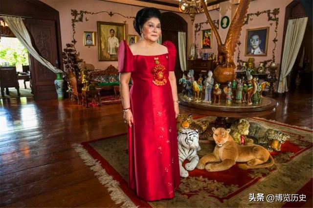 马科斯贪腐250亿曝光	，密密麻麻的行李箱塞满现金，送往亲戚家中