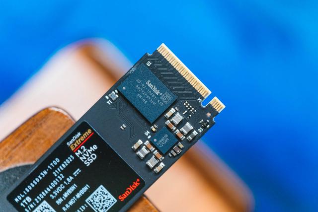 iPhone17 256G难怪这么便宜，原来库克用了更差的存储芯片