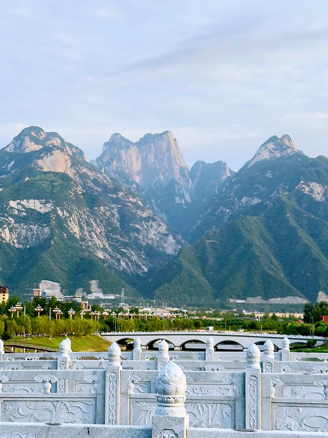 华山脚下（华阴市一河两岸生态廊道）