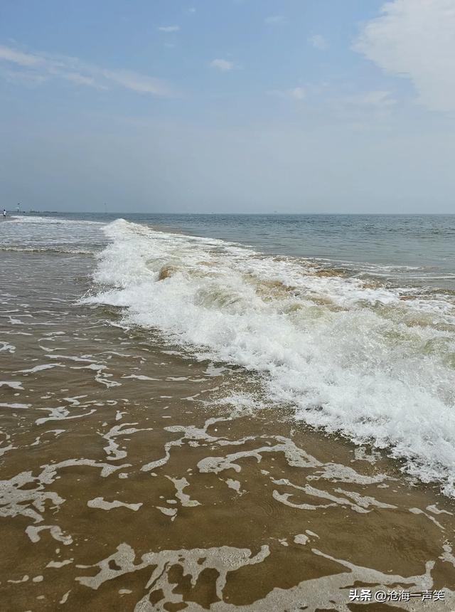 君不见海水从何来，来自山川，来自平原，来自小溪，来自天空