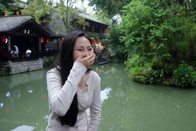 在成都小巧玲珑的锦里遇到个有小巧玲珑心思的小巧玲珑的姑娘