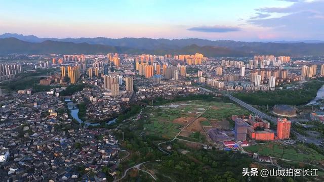 重庆藏着一个官方认证的“小成都”，特色宝藏美景多，你去过吗？