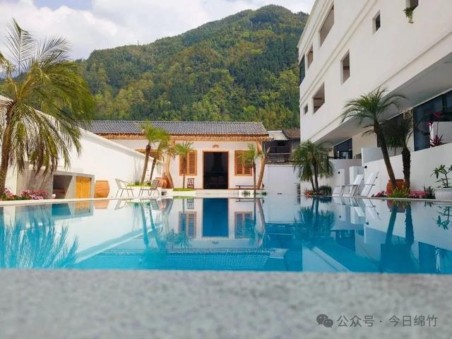 超凉快！走！住小院枕山风，做绵竹“山系青年”……