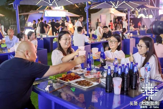 去海边！赴约时尚度100分的夏天