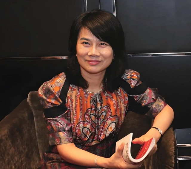 雷军没想到，十亿赌约12年后，董明珠一个举动再令所有人刮目相看