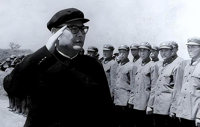叶剑英为毛主席守灵时，假借见外宾突然离开，私下和一人秘密见面