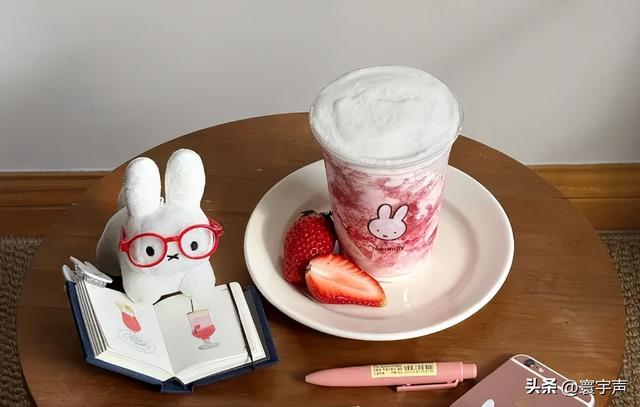 一颗草莓搅动千亿市场！奈雪销量暴涨410%，行业竞争玩出新花样