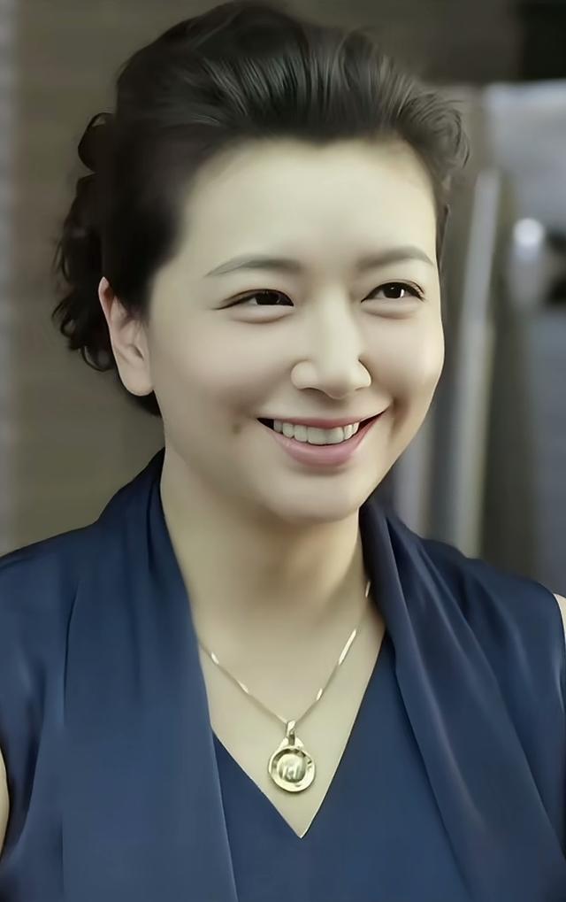 57岁江珊，身材还是那么好，越老越漂亮，靳东把最好的年纪给了她