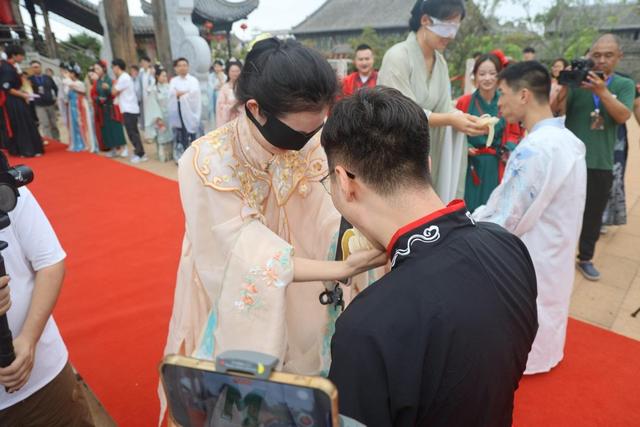 河南广播电视台法治频道比翼招亲寻缘奇幻游首场活动圆满成功