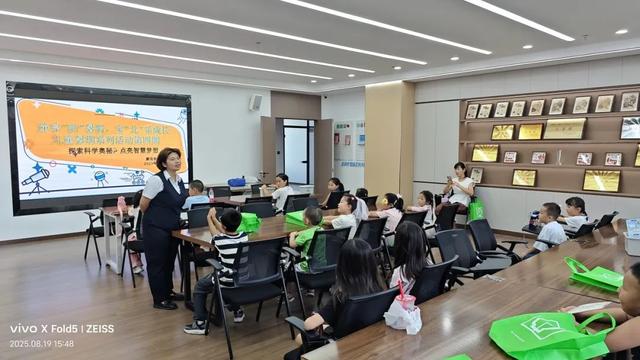 科技之光点亮社区生活！市科技馆科普大篷车走进康巴什区康祥小区
