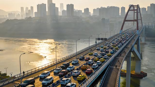 大美中国初冬行，山城叠翠，雾都生辉！