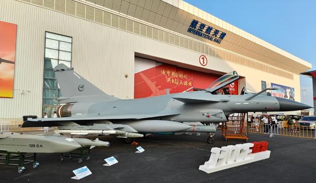 外媒称歼10C能挂鹰击21？中型战机扛重型导弹？不是想挂就能挂