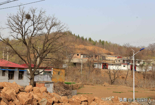 一年狂赚786亿	，吞并18个村庄，村长身家165亿，他们是干啥的？