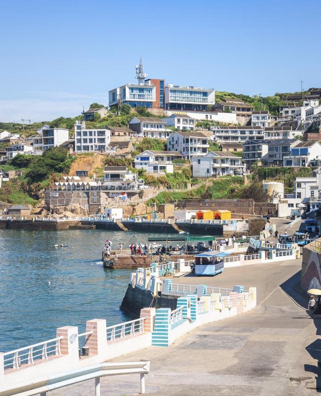 东极岛在浙江舟山，也叫中街山列岛，在沈家门半升洞码头可以坐船