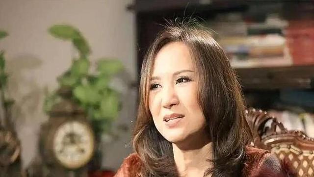 原来早已不是中国籍，被老外“玩腻”后回国，郑绪岚现状令人唏嘘