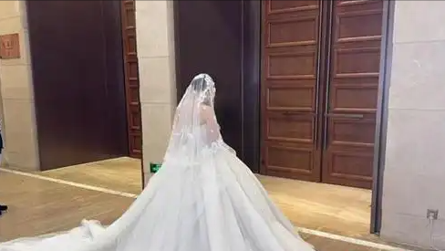 伴郎破坏婚礼后续：新娘发声，男子正脸被扒	，新郎做法令人失望