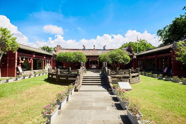 三亚有一座崖州古城，历史悠久，古韵深厚，是探索海南文化的窗口